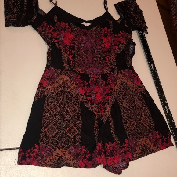 Kendall & Kylie small red & black floral cold shoulder romper ties at shoulder - Picture 2 of 11